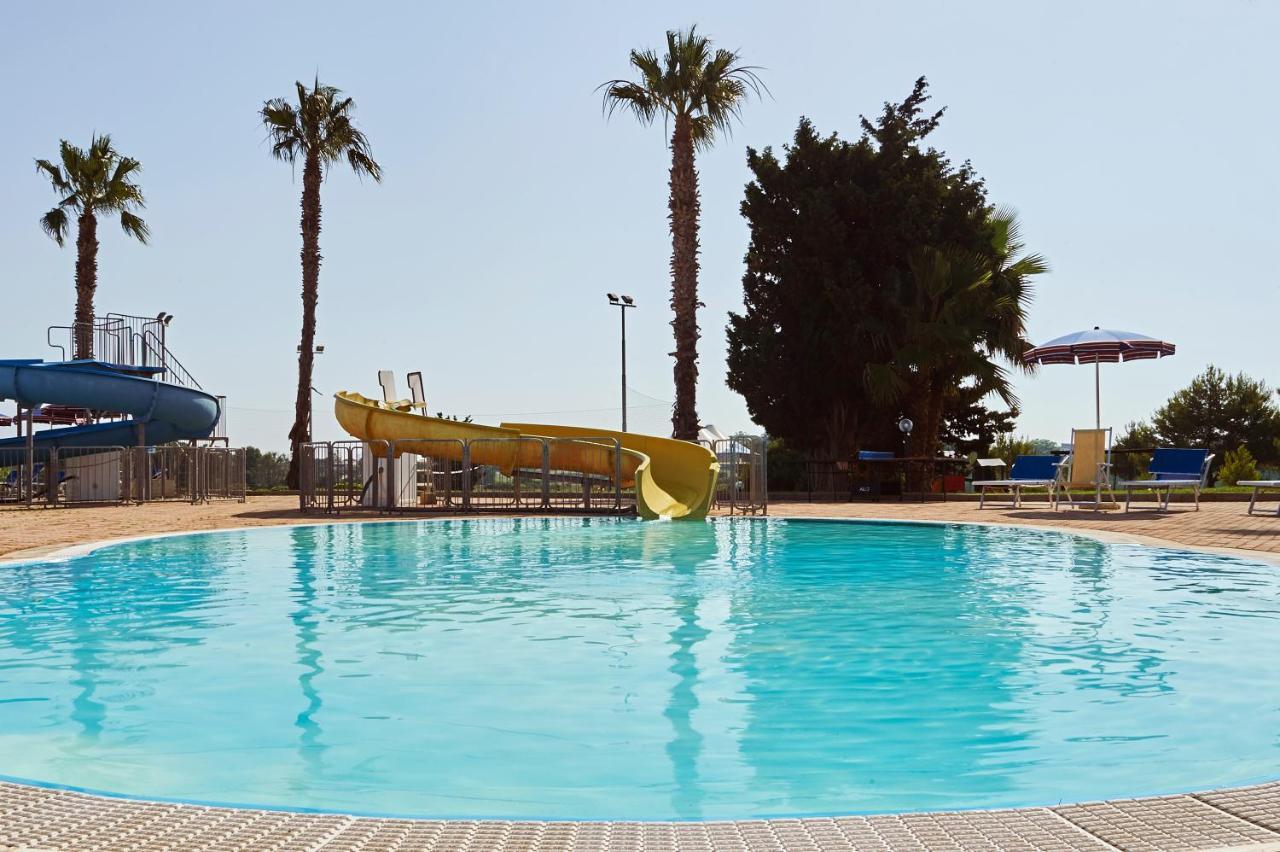 Alba Azzurra - Cdshotels 토레 델 로소 외부 사진